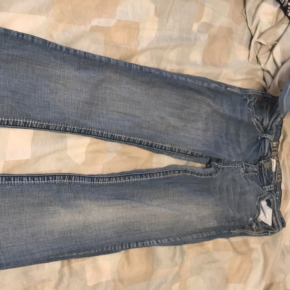 Woman’s hydraulic boot cut blue jeans